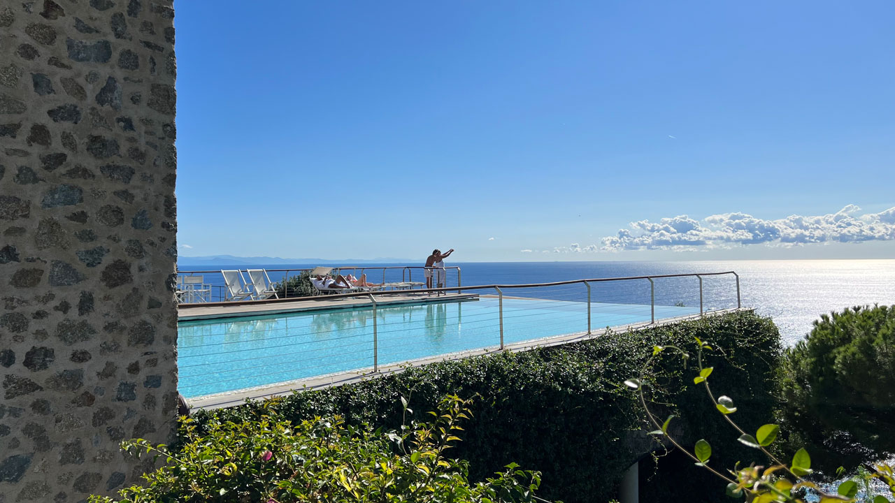 dominio-mare-bergeggi-piscina-01